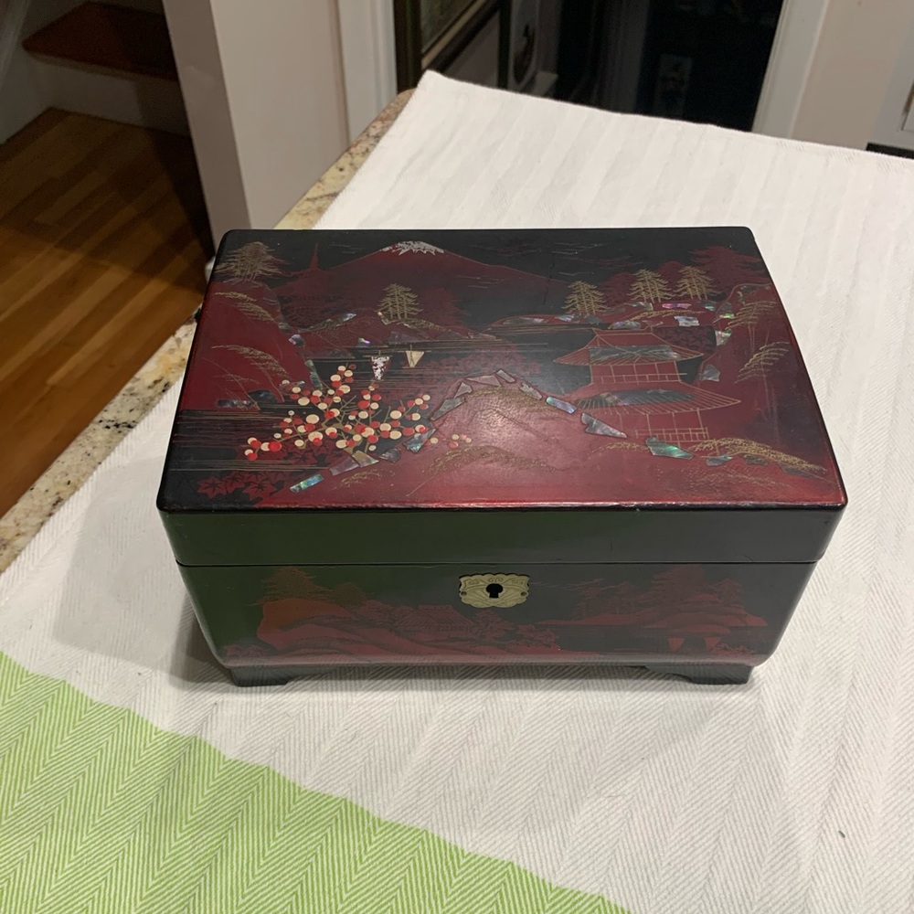 Vintage Japanese Lacquerware Tiered Jewelry Music Box
